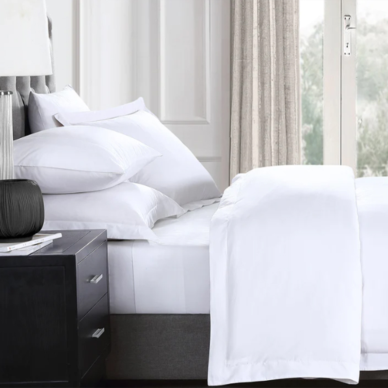 نسيج سرير الفندق من قطن أبيض عادي النسيج 233 عدد الخيوط
